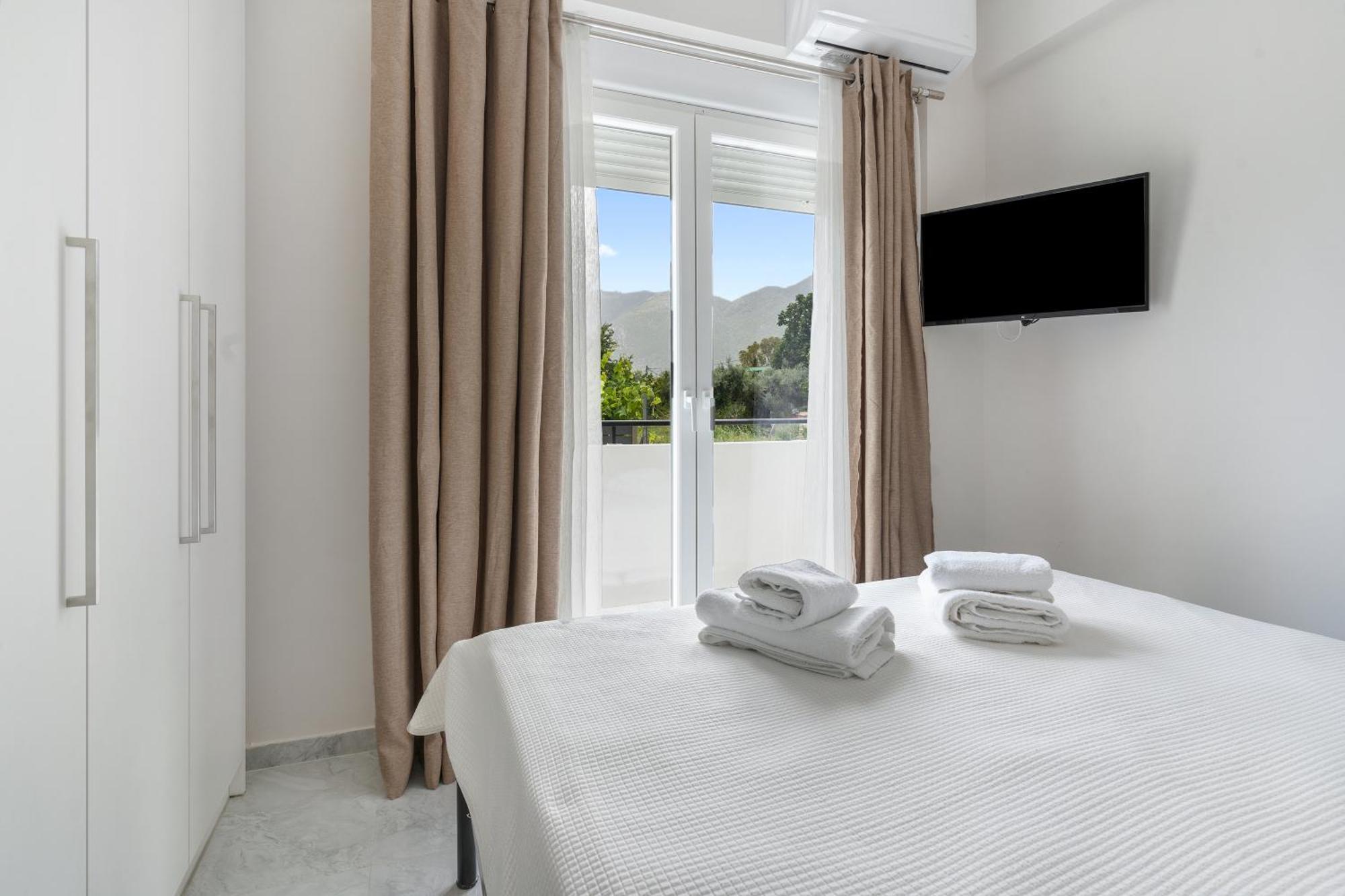 Miralis Apartments Nikiana Bagian luar foto