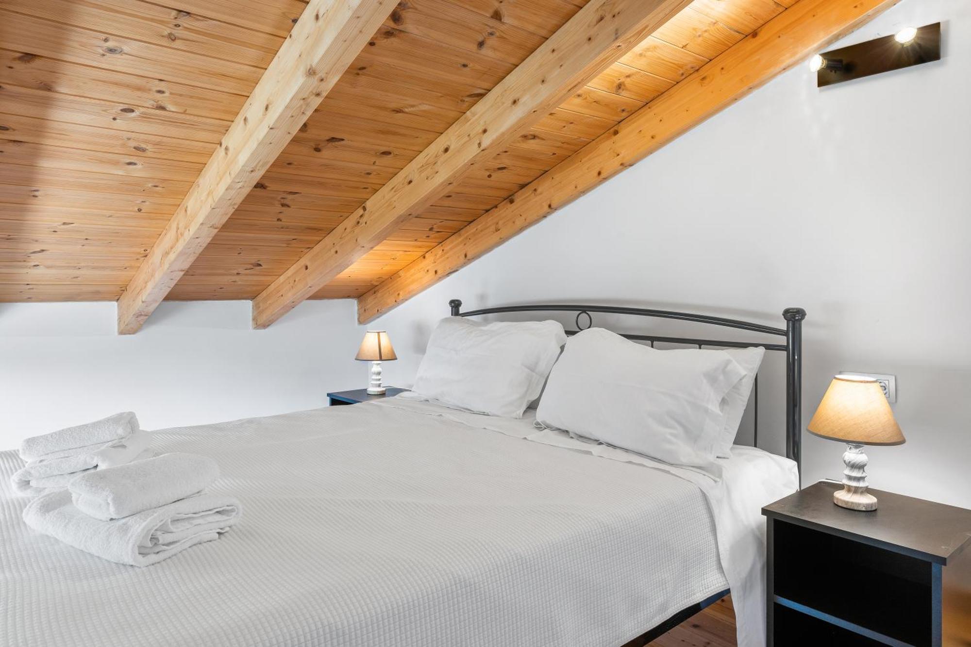 Miralis Apartments Nikiana Bagian luar foto