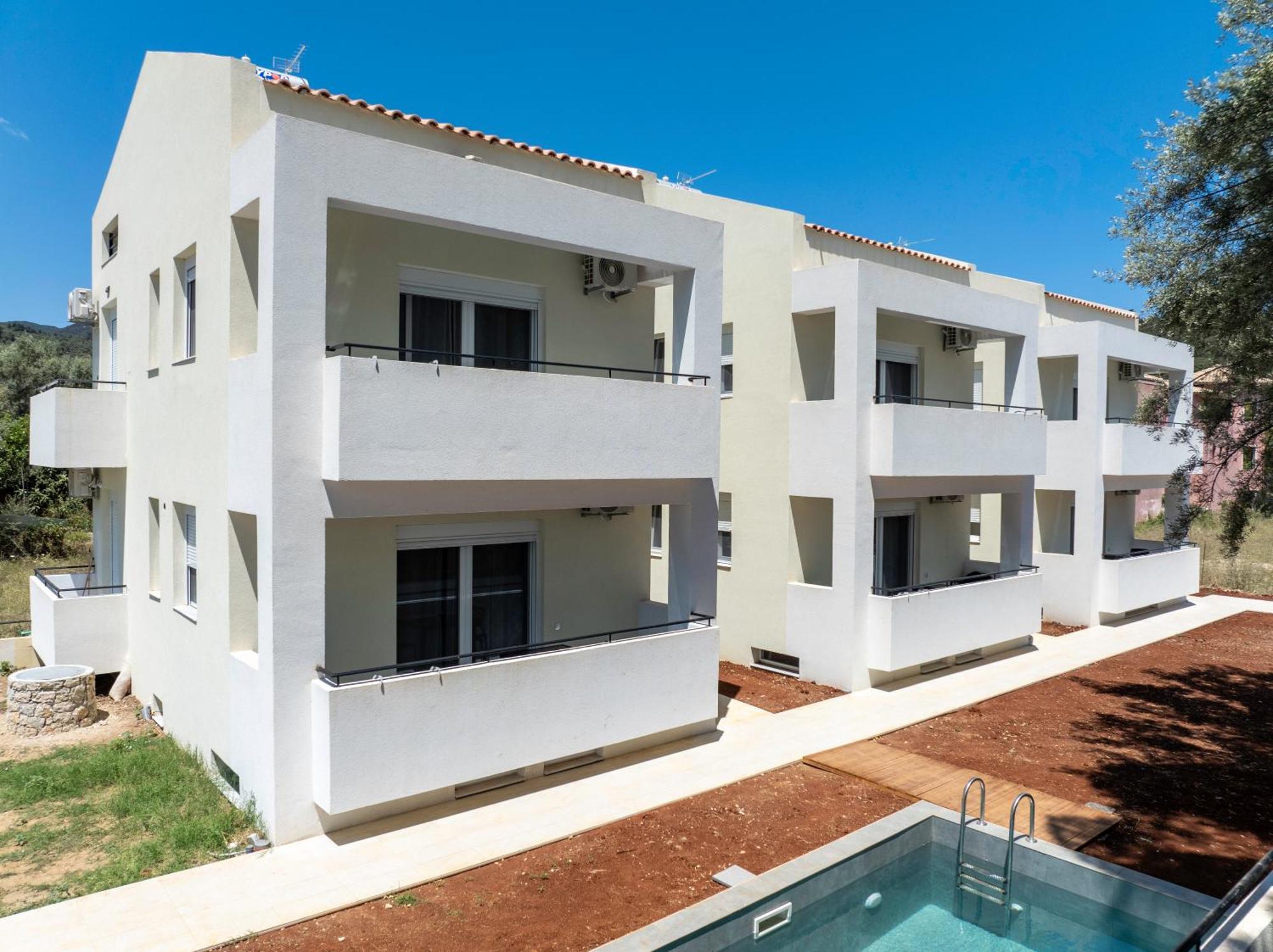 Miralis Apartments Nikiana Bagian luar foto